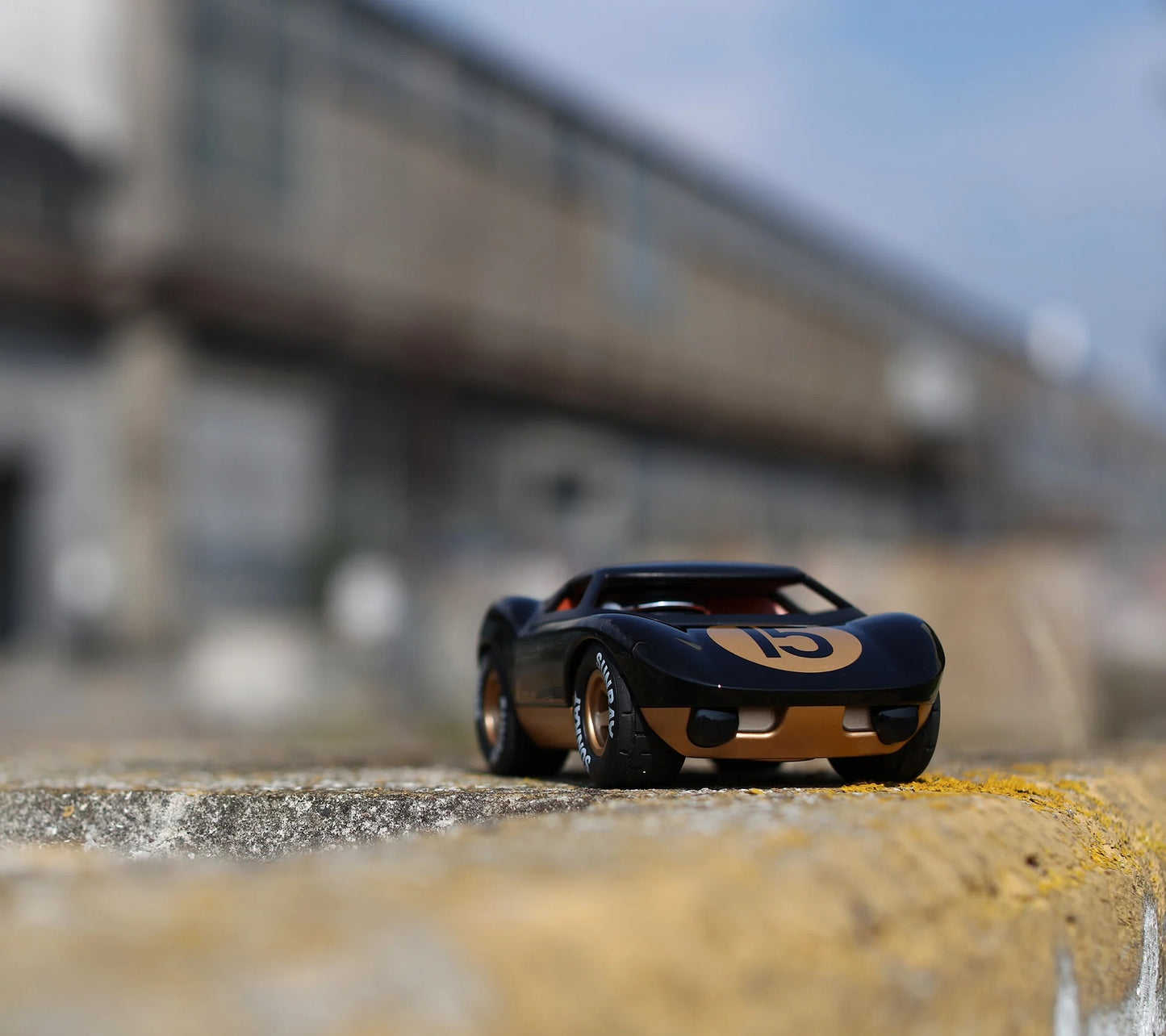 Ken Cave | Playforever — Auto da corsa anni ’60