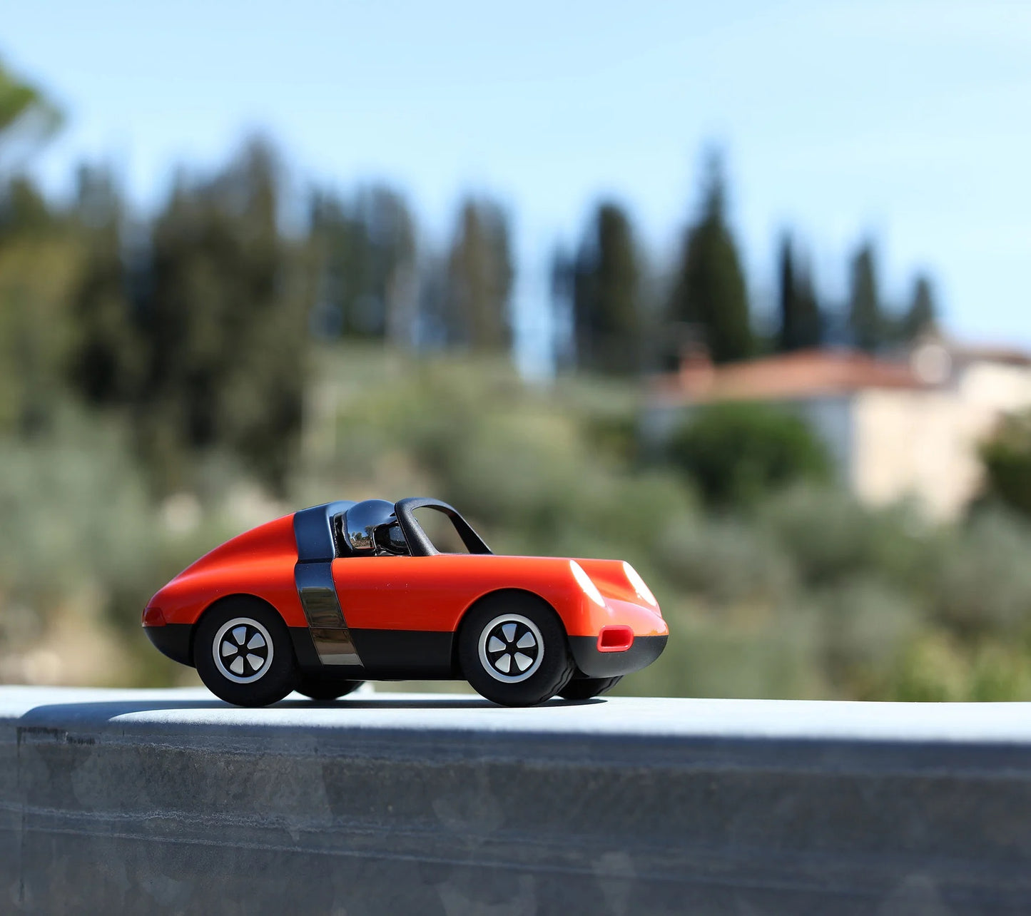 Luft Biba | Playforever — Auto sportiva arancione classica