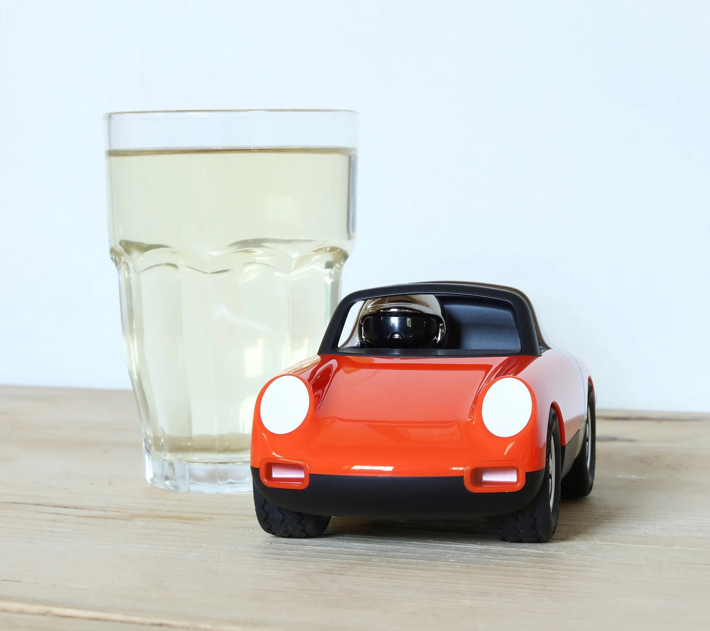 Luft Biba | Playforever — Auto sportiva arancione classica