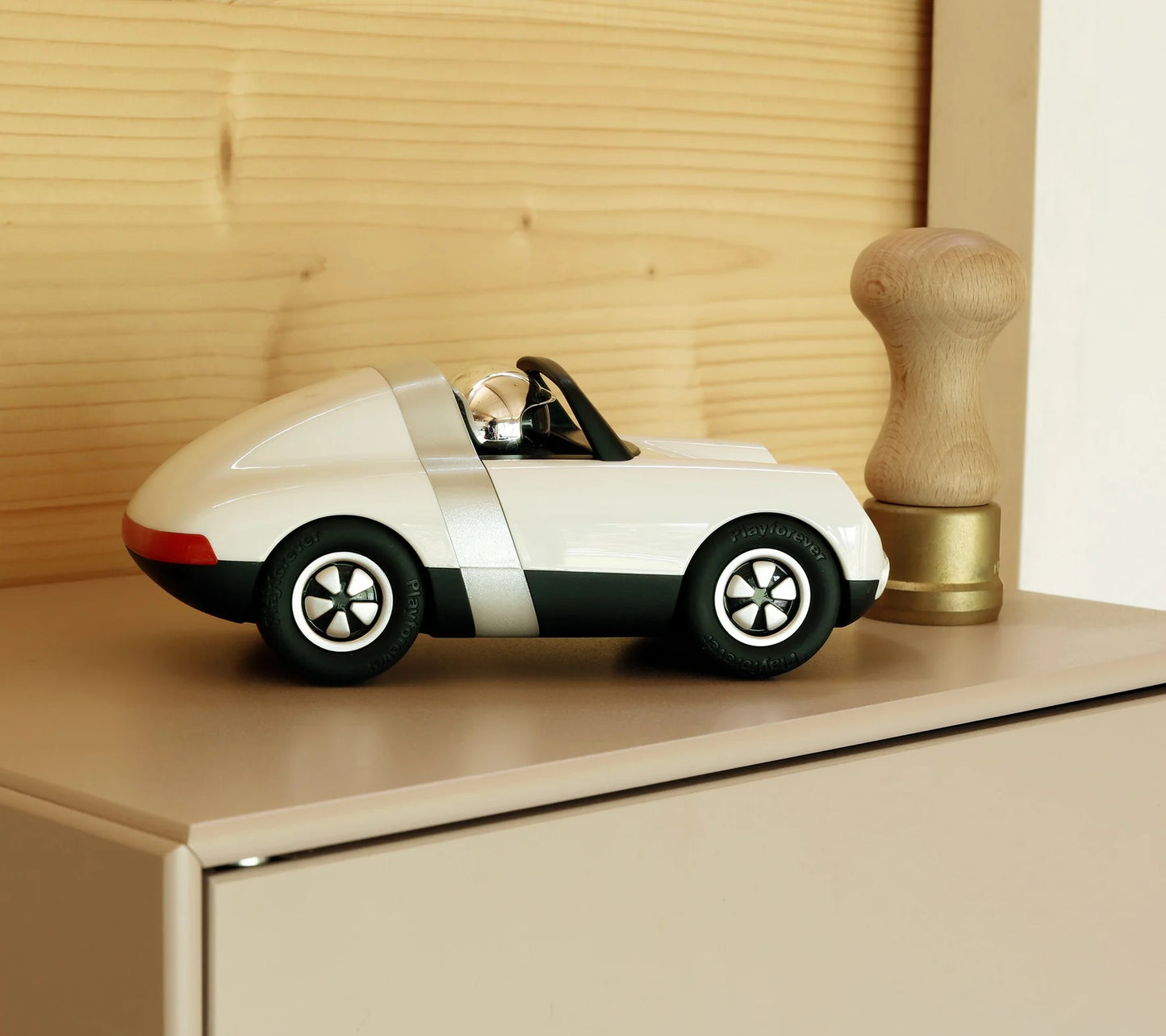 Luft Pfeiffer | Playforever — Auto elegante ispirata alla Porsche 911