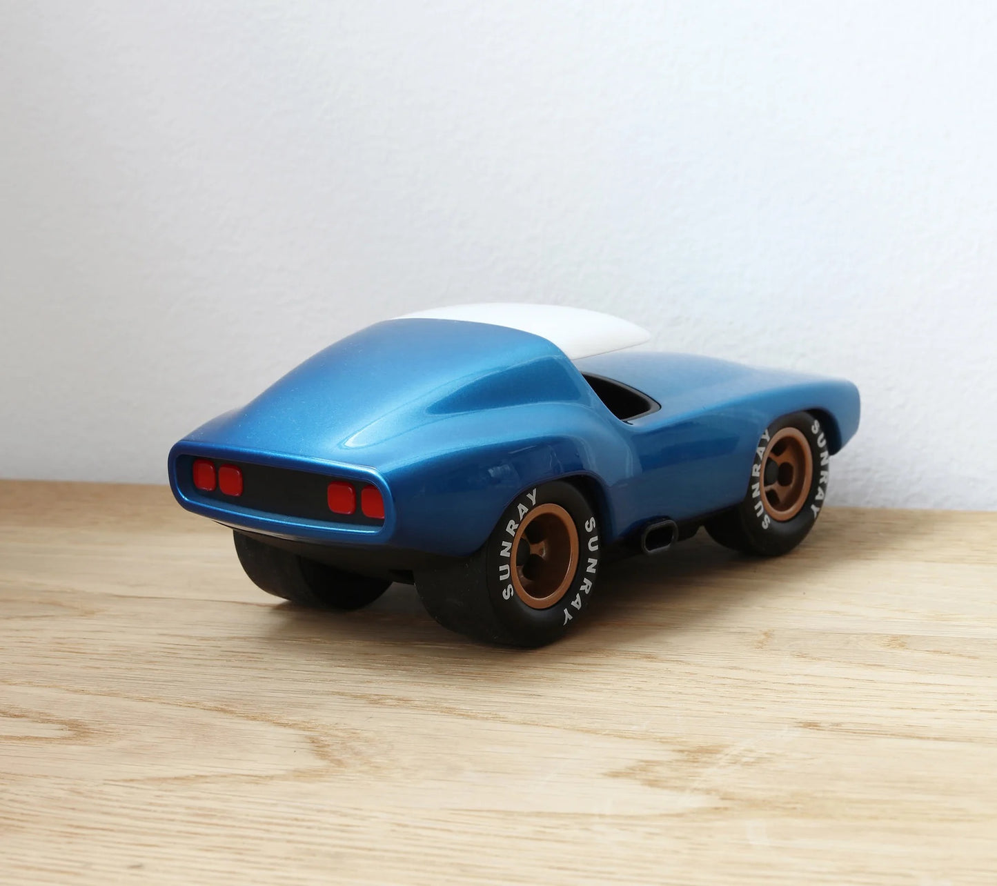 Lead Belly Sonny | Playforever — Muscle Car blu metallizzato
