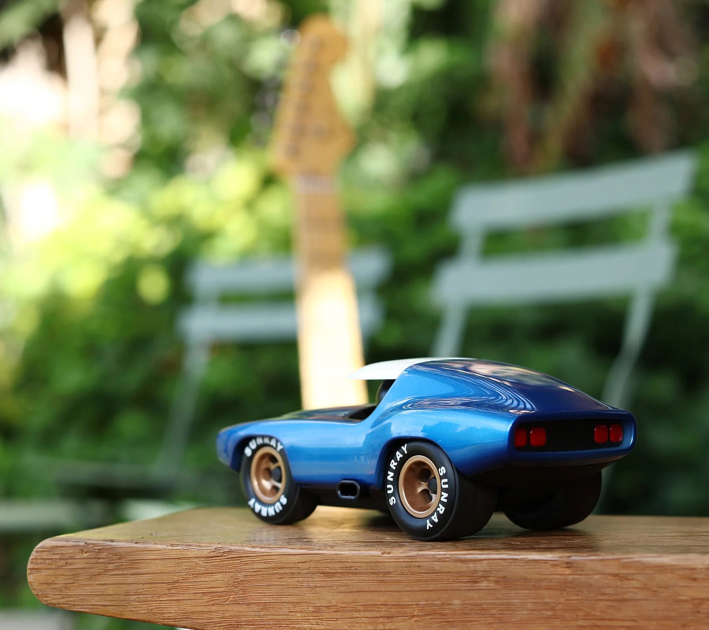 Lead Belly Sonny | Playforever — Muscle Car blu metallizzato