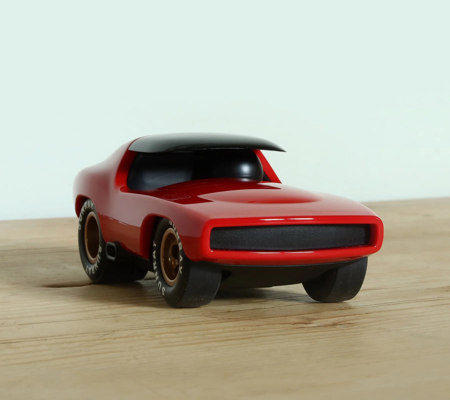 Lead Belly Vincent | Playforever — Muscle Car rossa design audace