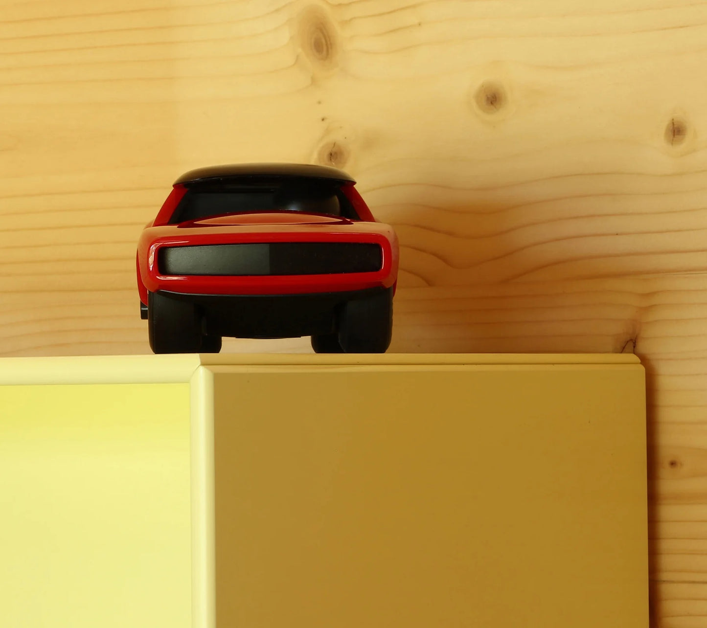 Lead Belly Vincent | Playforever — Muscle Car rossa design audace