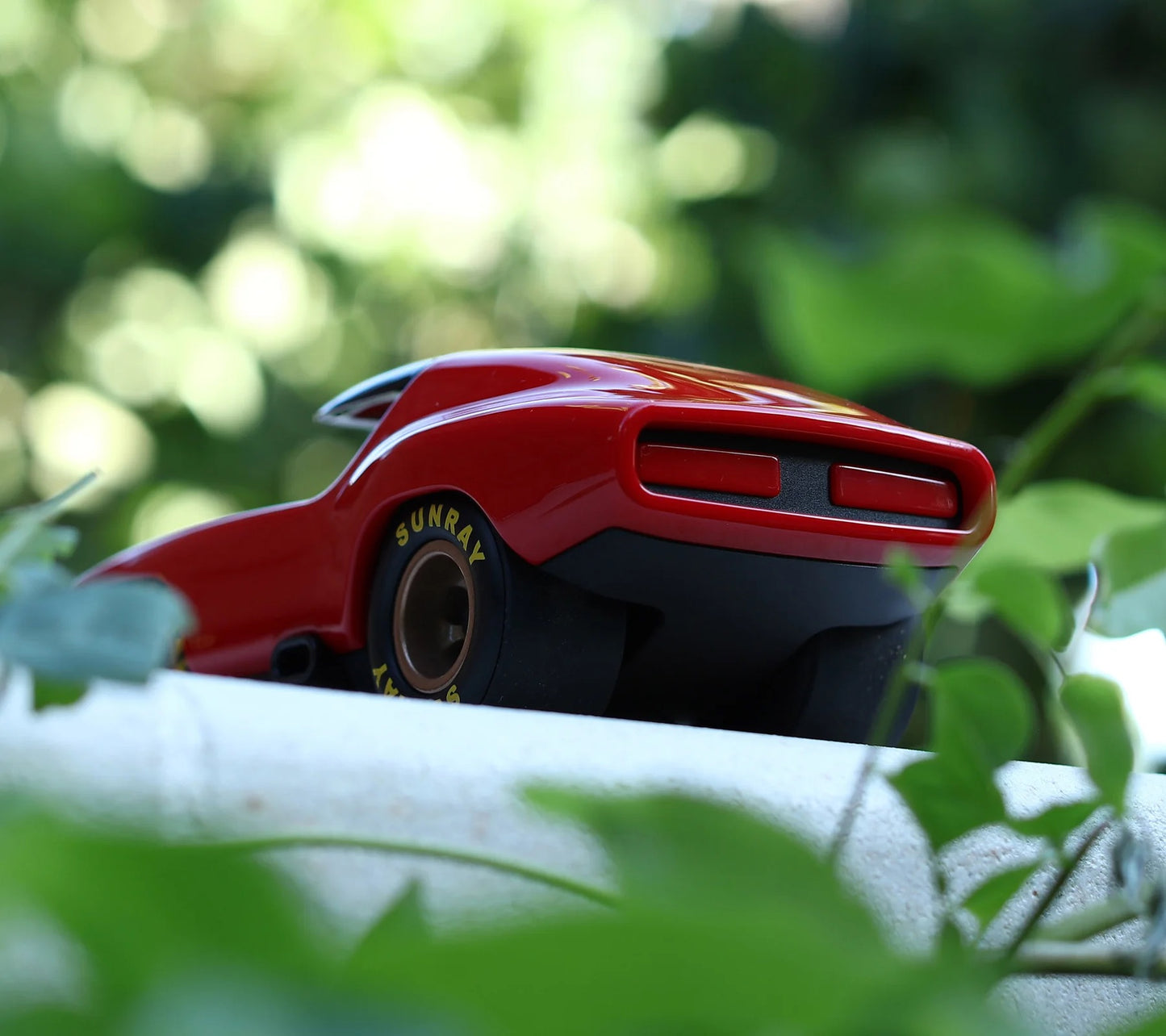 Lead Belly Vincent | Playforever — Muscle Car rossa design audace