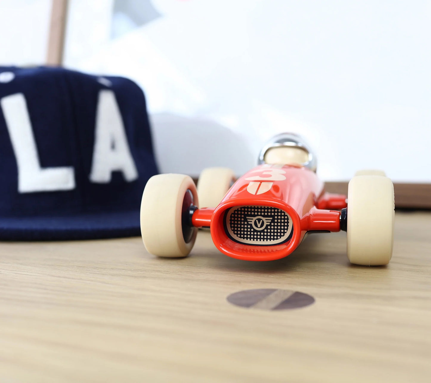 Verve Malibu Benjamin | Playforever — Auto giocattolo in stile racing vintage