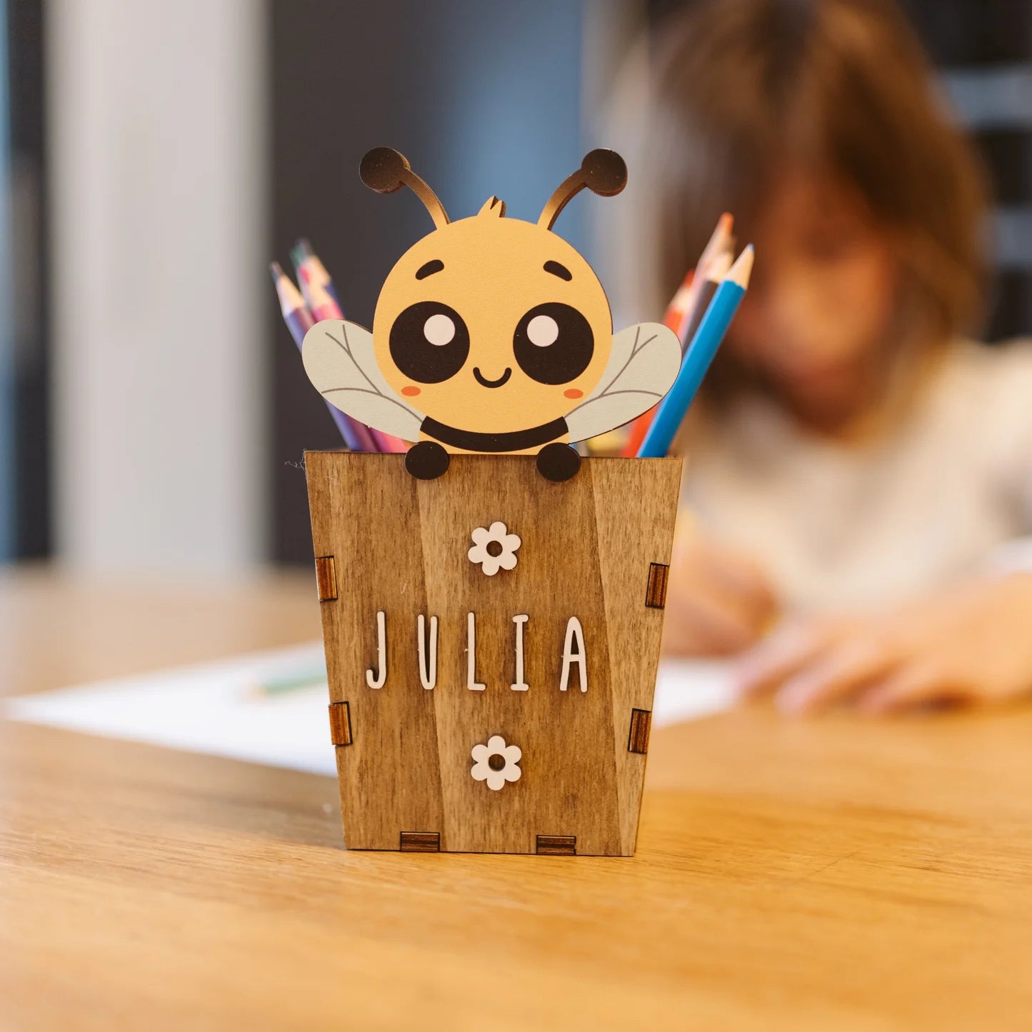 Portapenne Ape in Legno Personalizzabile – Idea Regalo Creativa Vintiun