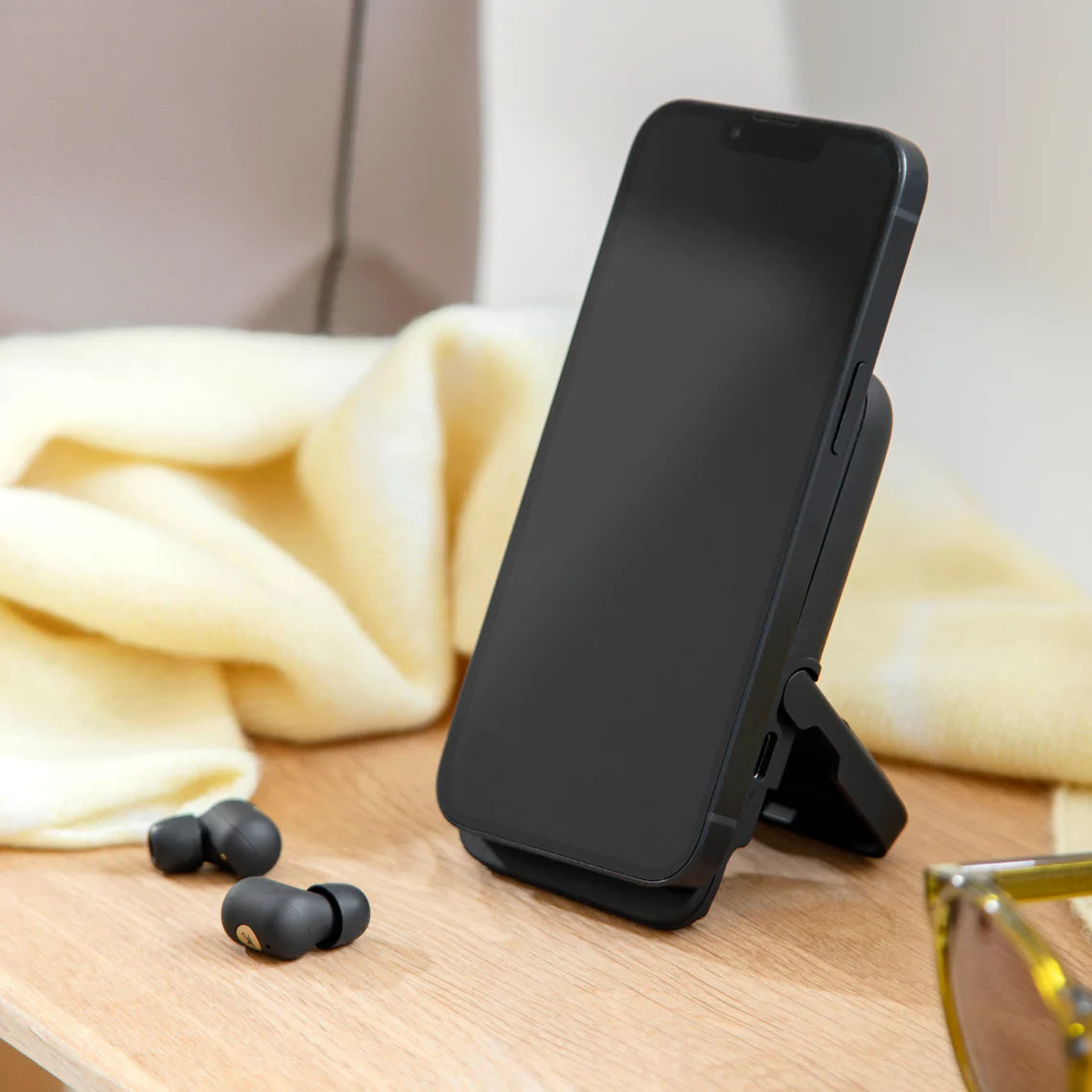 toCHARGE GO – Power bank con auricolari e ricarica wireless | Kreafunk