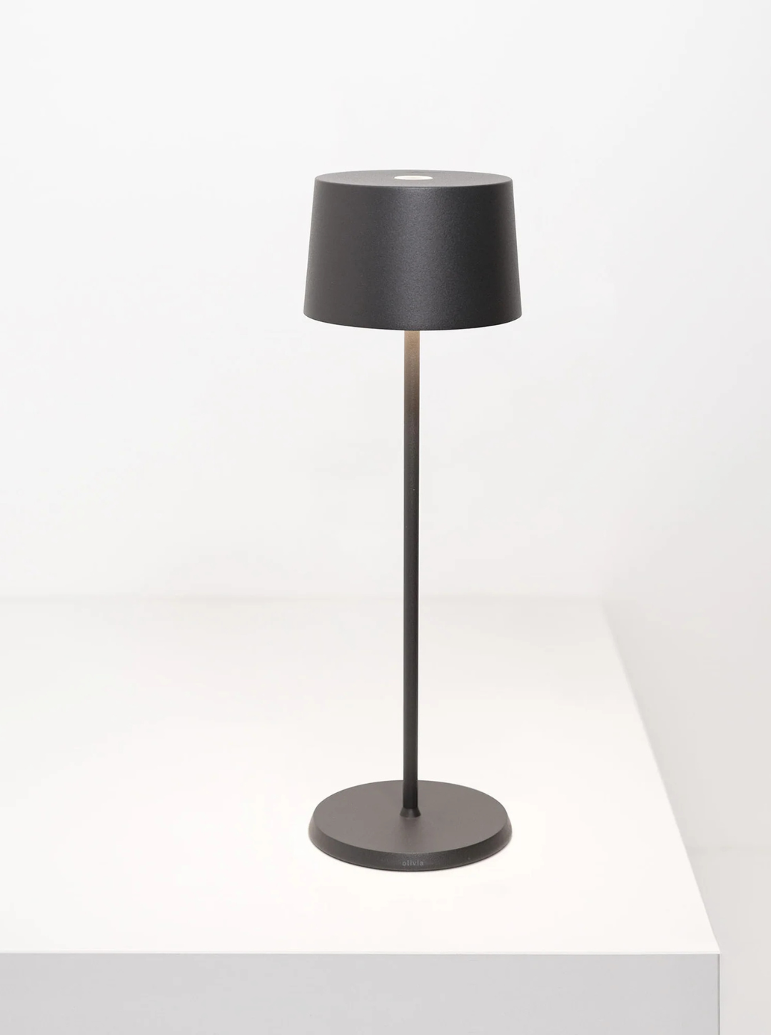 Zafferano Olivia Grigio Scuro – Lampada da tavolo LED ricaricabile | Design portatile