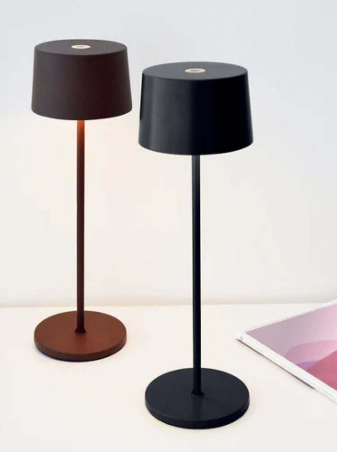 Zafferano Olivia Grigio Scuro – Lampada da tavolo LED ricaricabile | Design portatile