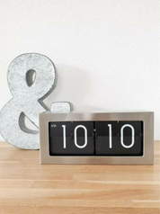 Orologio da parete Big Flip Argento – Design retrò e movimento flip | NeXtime