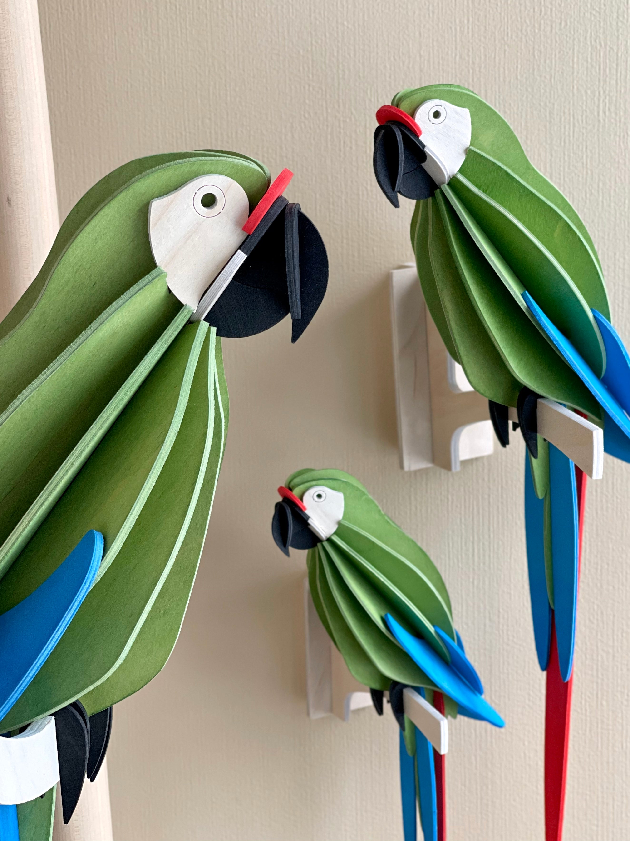 Pappagallo Great Green Macaw 26 cm – Decorazione Tropicale in Legno | Lovi