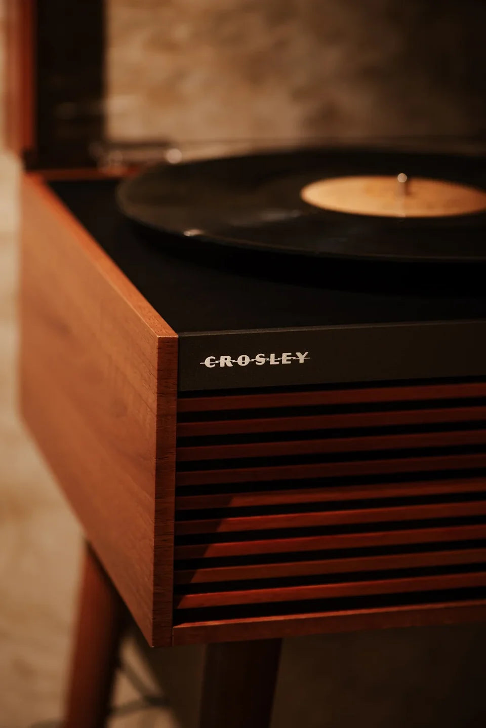 Dean Natural – Giradischi con LED, Bluetooth e gambe rimovibili | Crosley