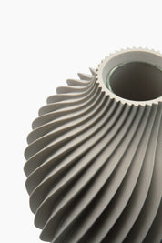 KIVAN Tortora M – Vaso portafiori a spirale | Yliaca