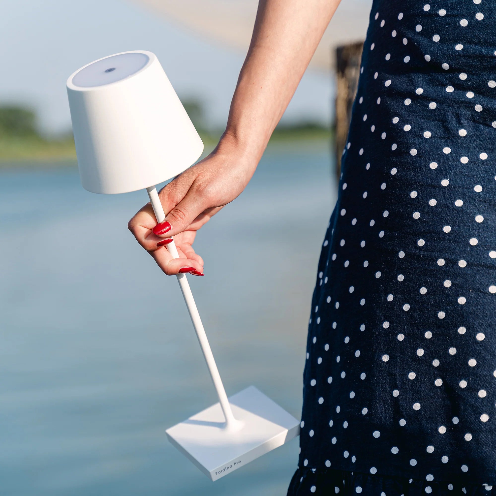 Poldina – Lampada da tavolo ricaricabile design moderno | Zafferano