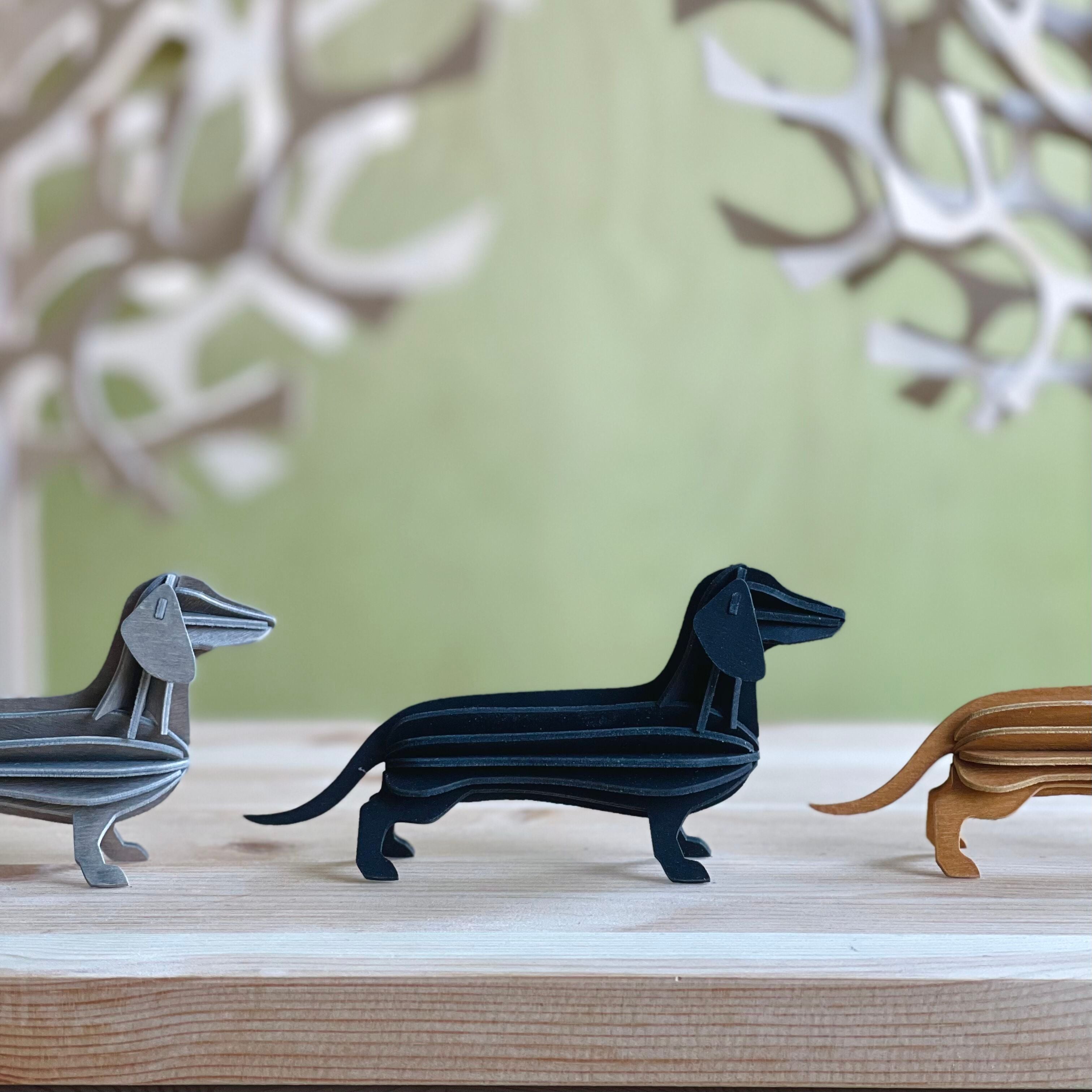 Lovi_Dachshunds_12cm_in_line_black_in_the_middle.jpg