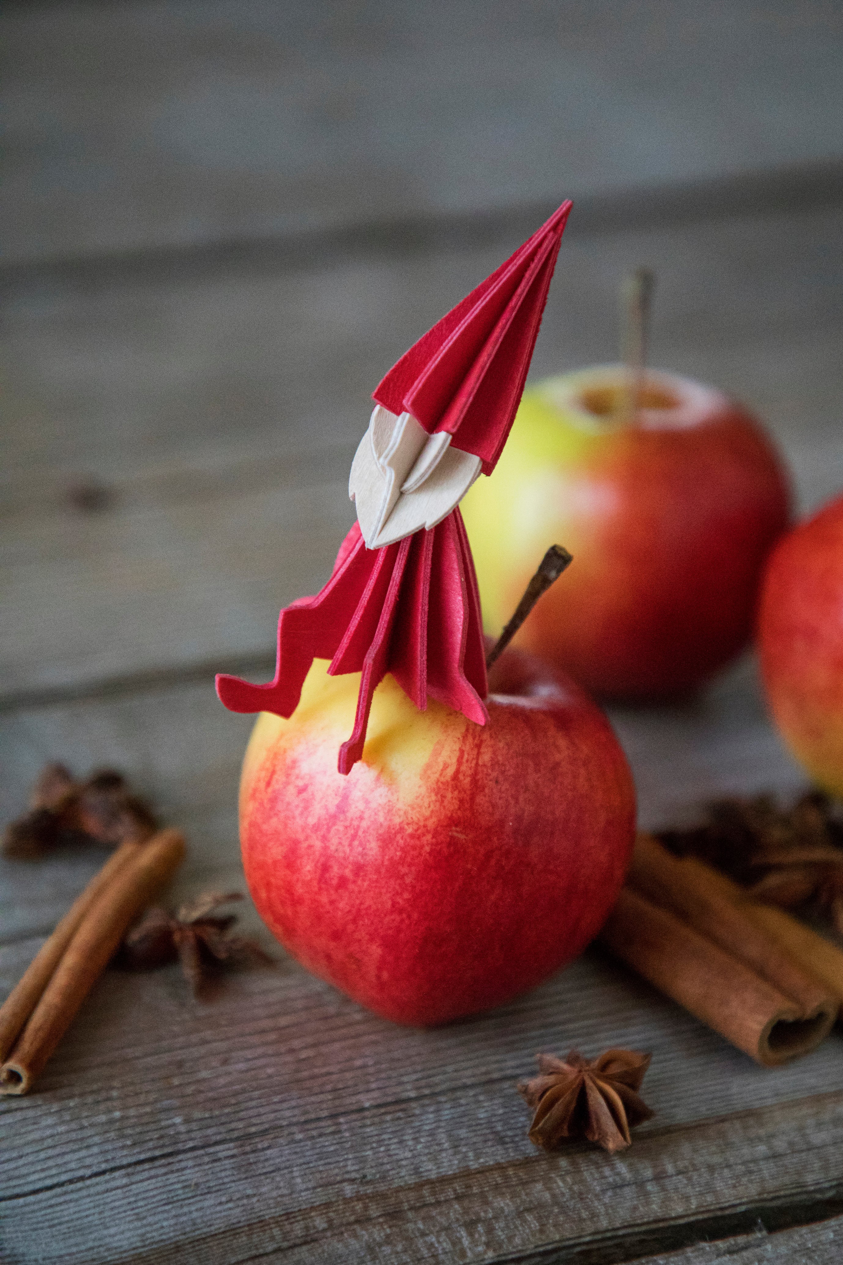 Lovi Elf "Bright Red" 16cm – Decorazione in legno 3D per casa e Natale | Lovi