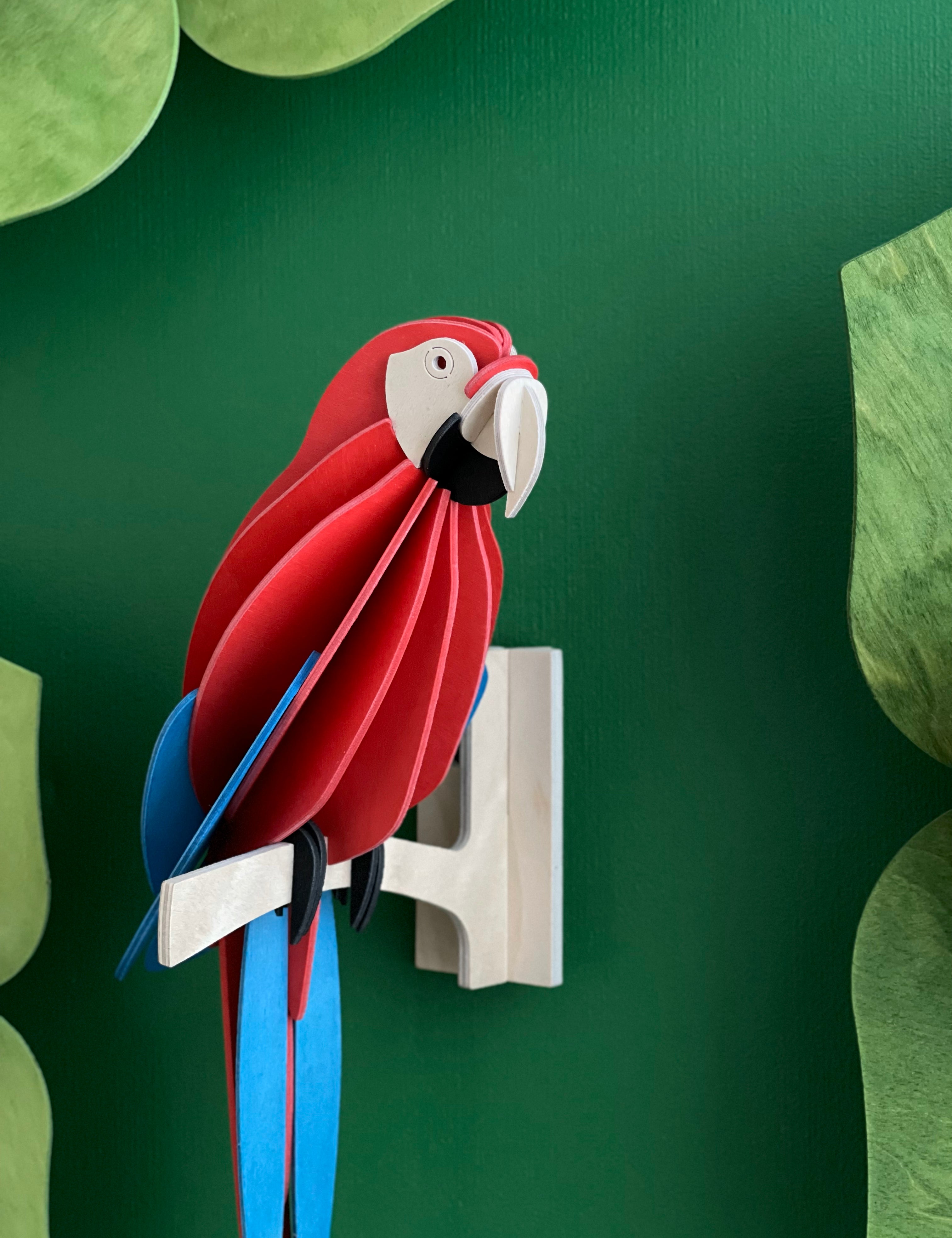 Lovi_Parrot_34cm_Red_-_Scarlet_Macaw_Sitting_on_the_Branch._green_background.jpg