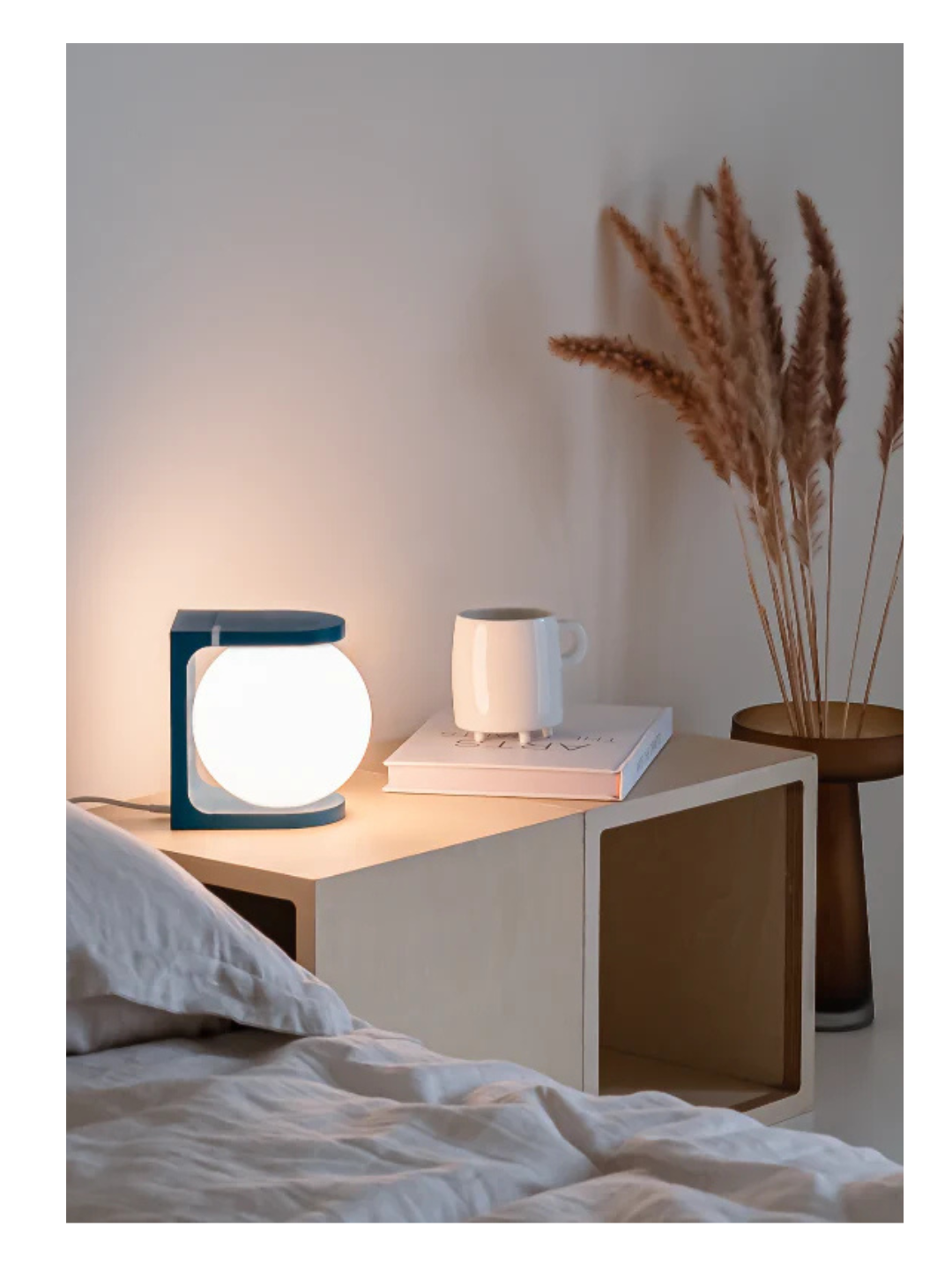 PLAT Table Lamp – Lampada da tavolo elegante con ricarica wireless | Fine Lumens