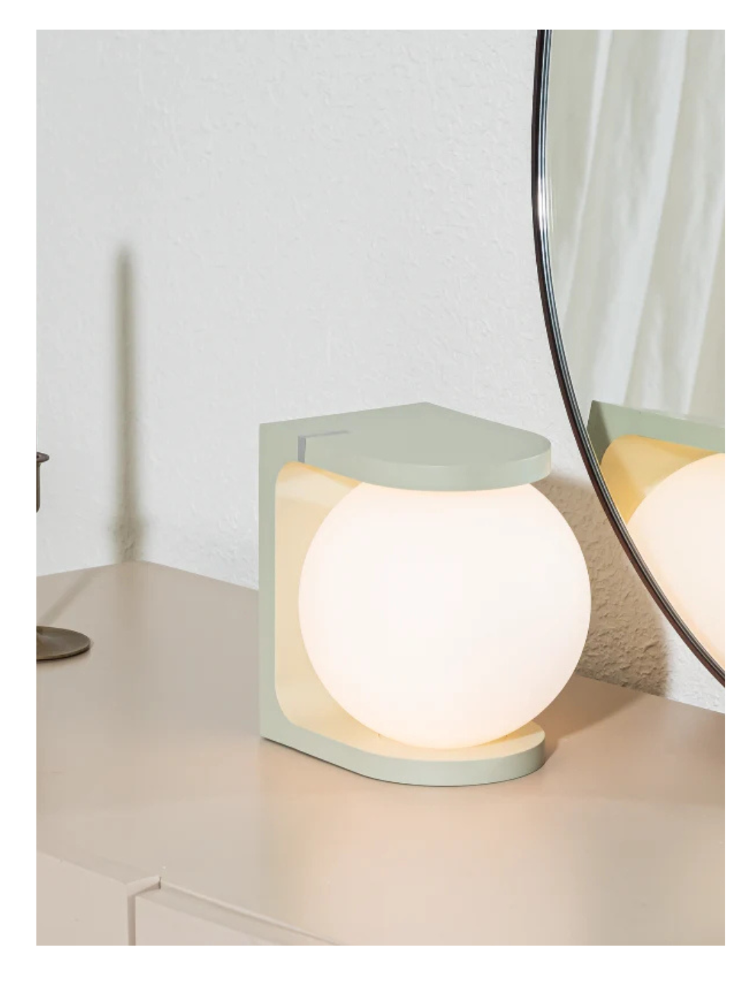 PLAT_Table_Lamp_-_Green.png