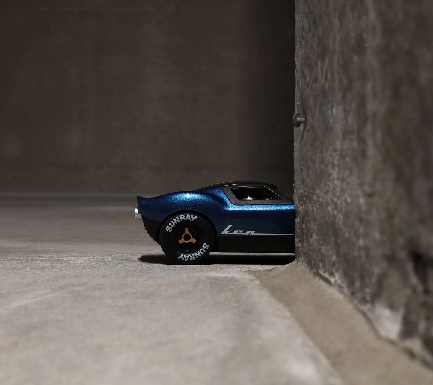 Ken Cash | Playforever — Auto da corsa Ken Miles anni ’60