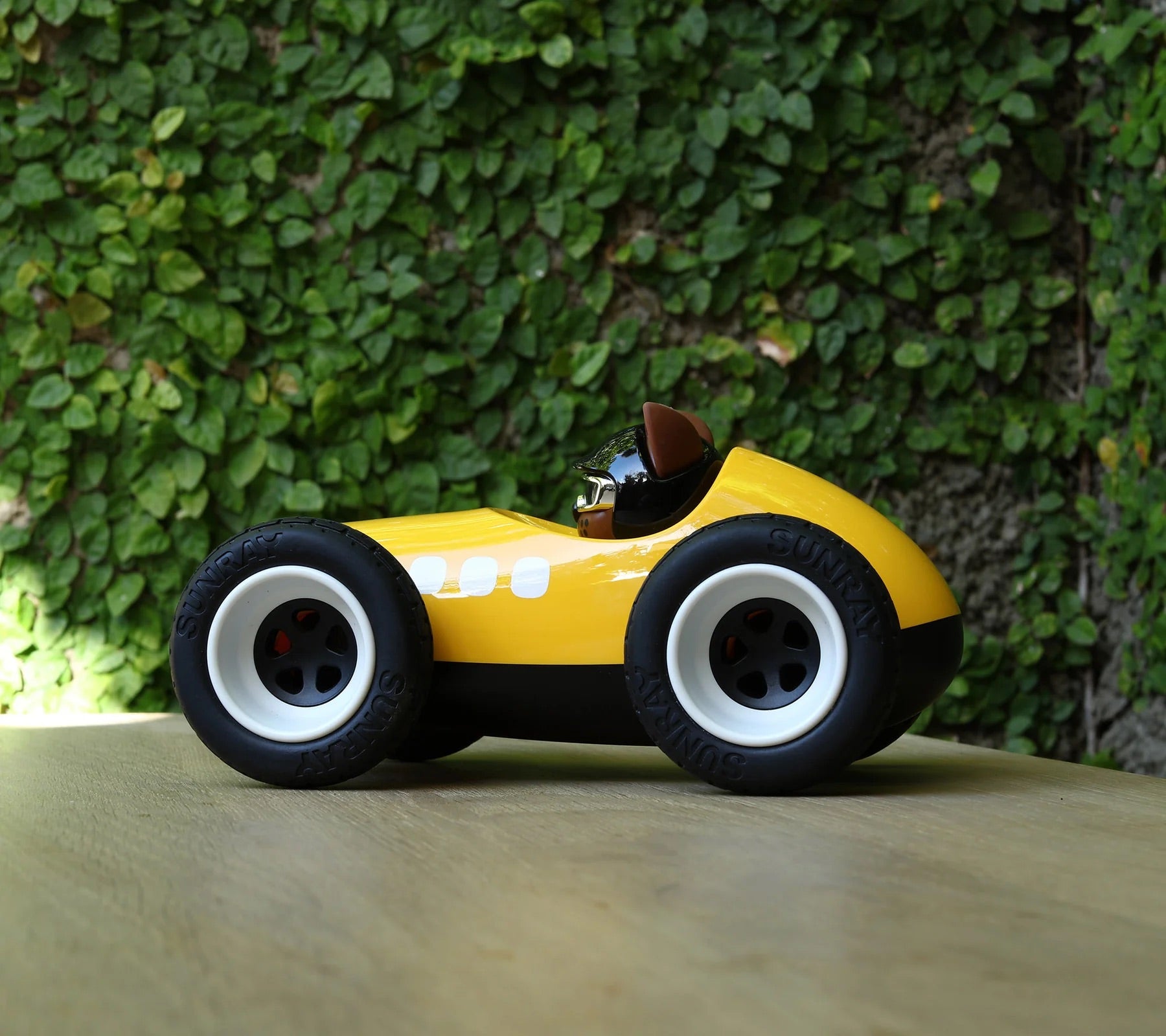 Egg Sunnysider | Playforever — Roadster dalle linee simpatiche