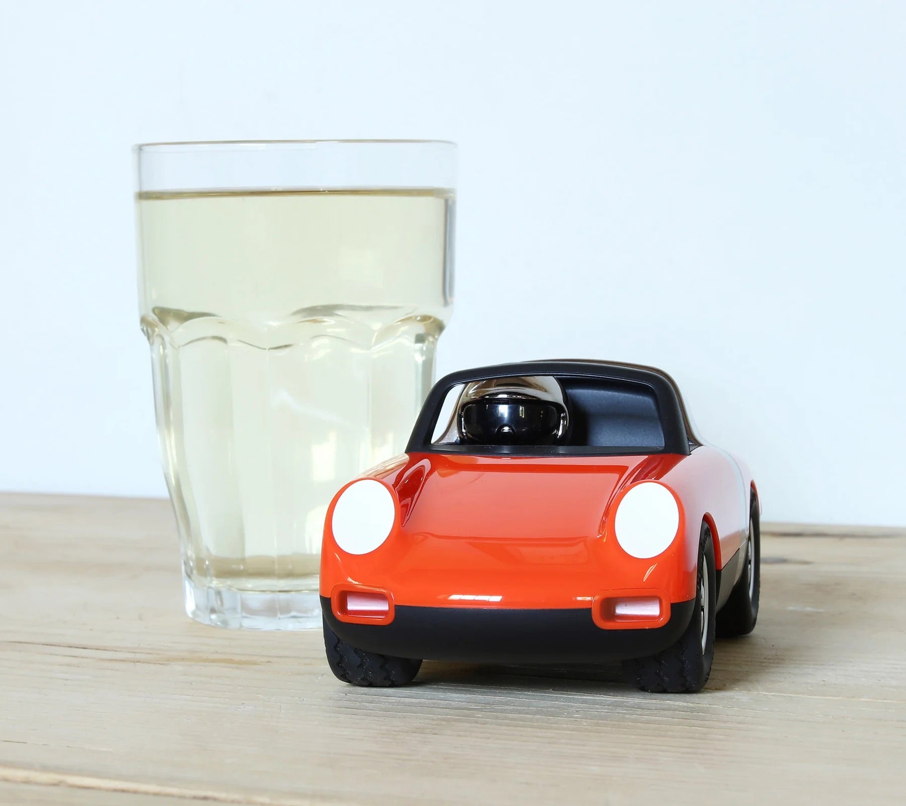 Luft Biba | Playforever — Auto sportiva arancione classica
