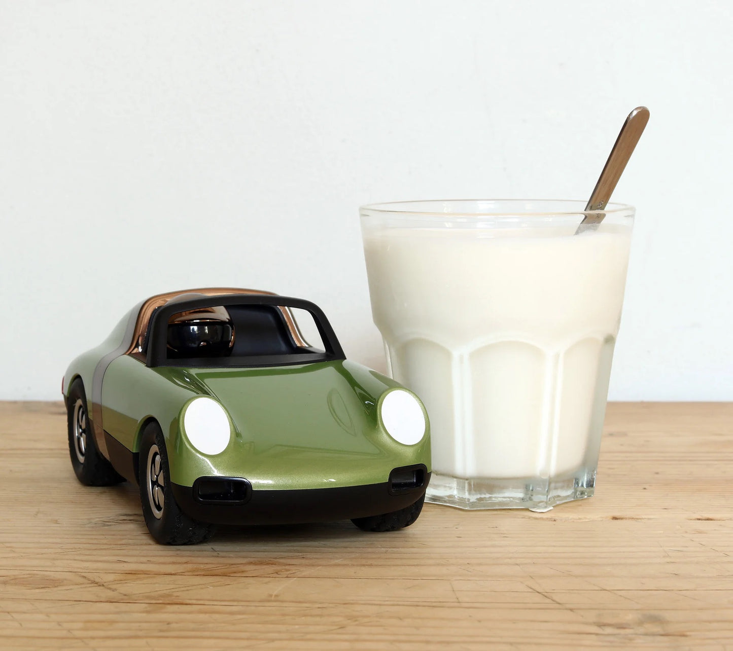 Luft Hopper | Playforever — Auto sportiva verde metallizzato