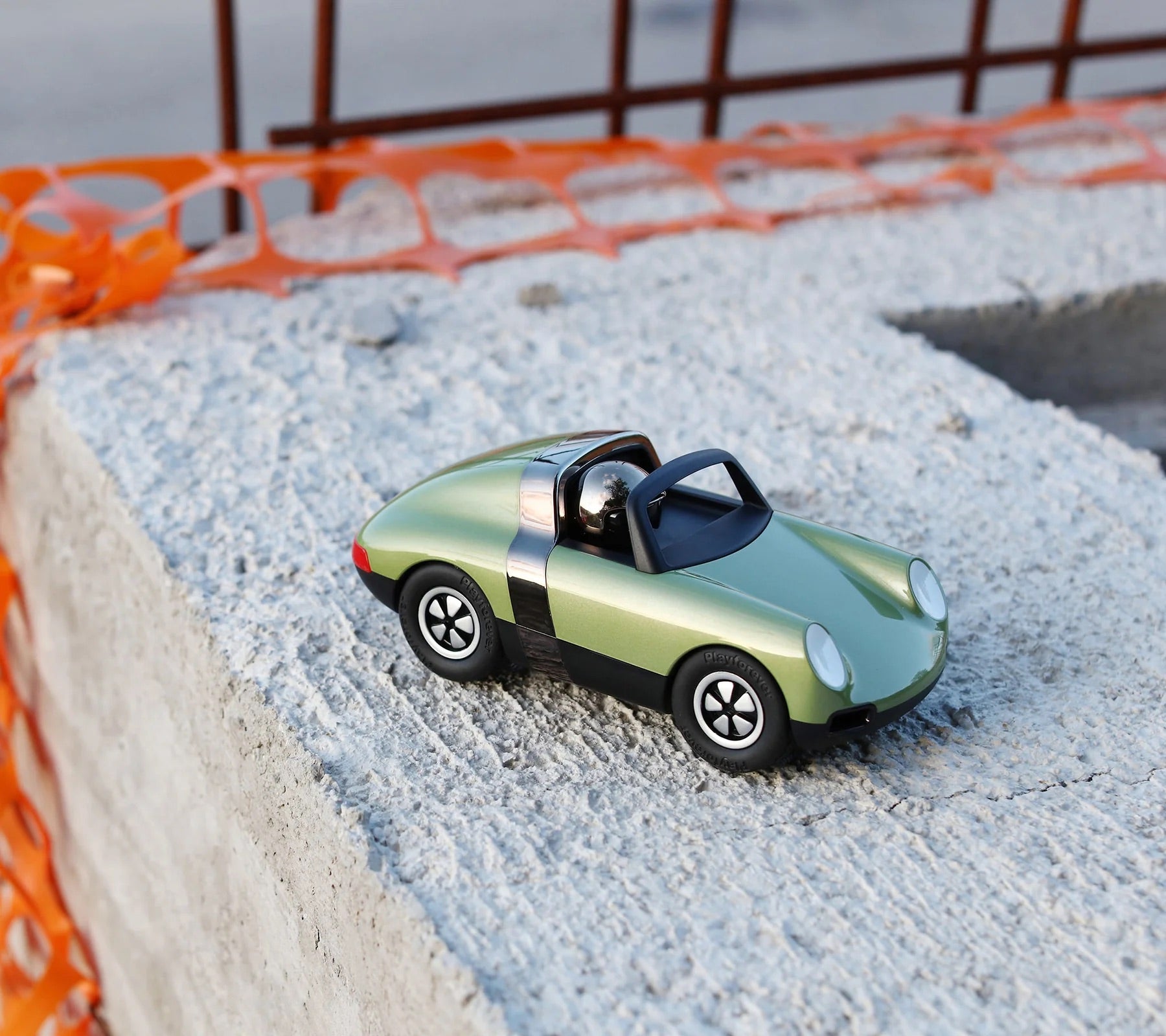 Luft Hopper | Playforever — Auto sportiva verde metallizzato