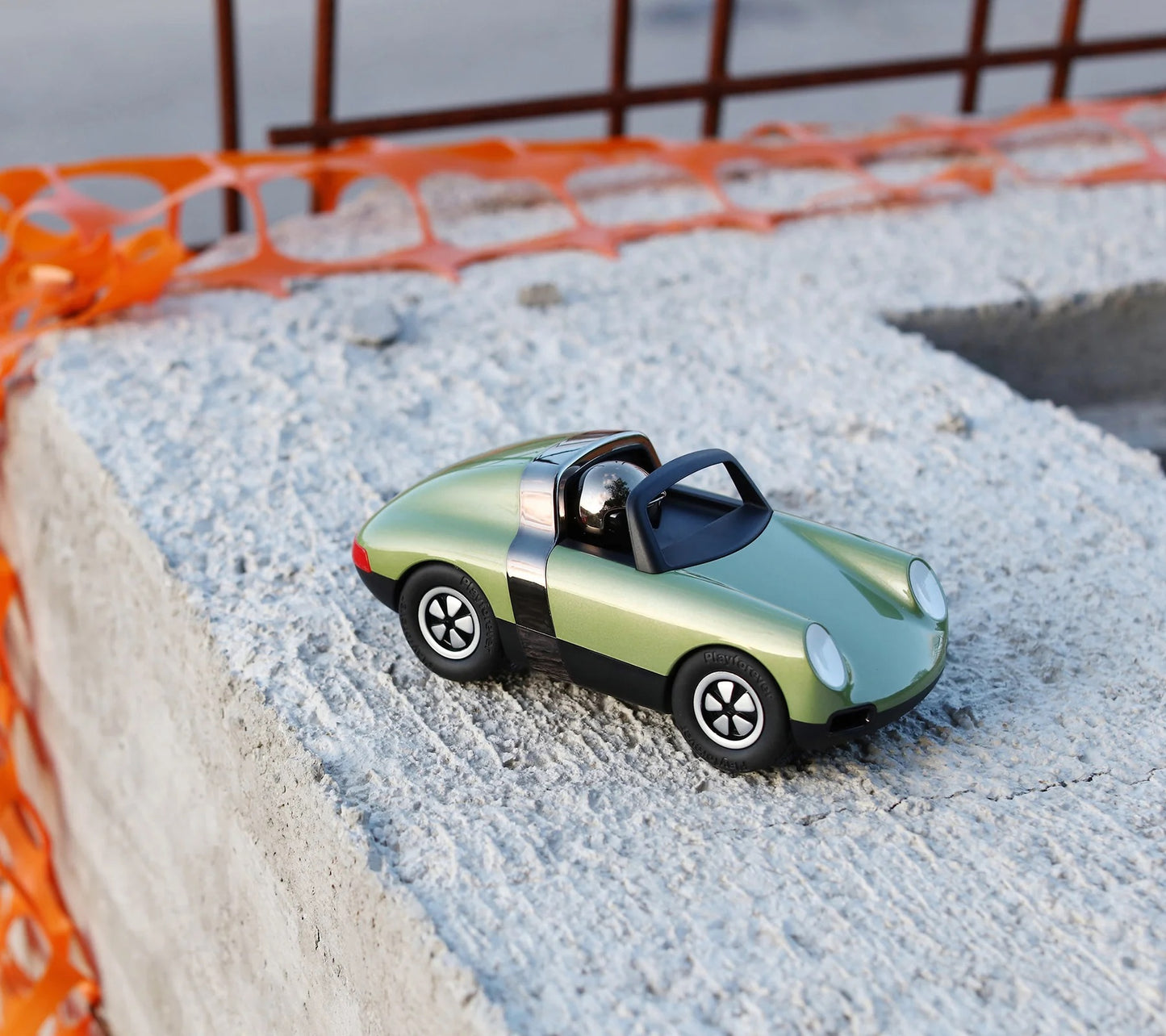 Luft Hopper | Playforever — Auto sportiva verde metallizzato