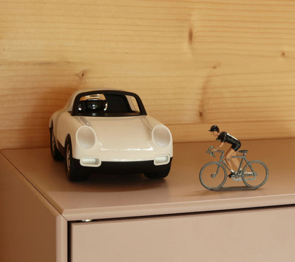 Luft Pfeiffer | Playforever — Auto elegante ispirata alla Porsche 911