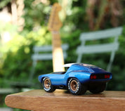Lead Belly Sonny | Playforever — Muscle Car blu metallizzato