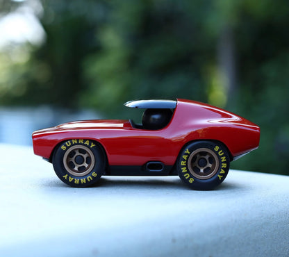 Lead Belly Vincent | Playforever — Muscle Car rossa design audace