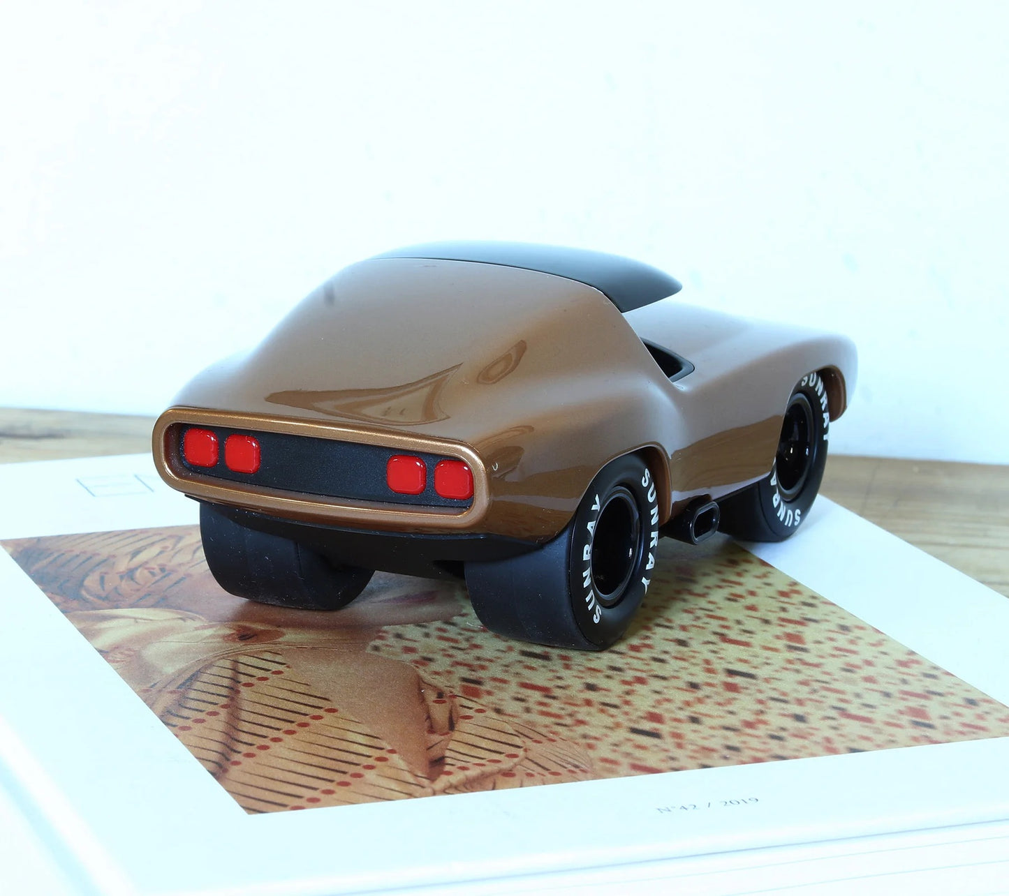 Lead Belly Burnside | Playforever — Muscle Car vintage oro