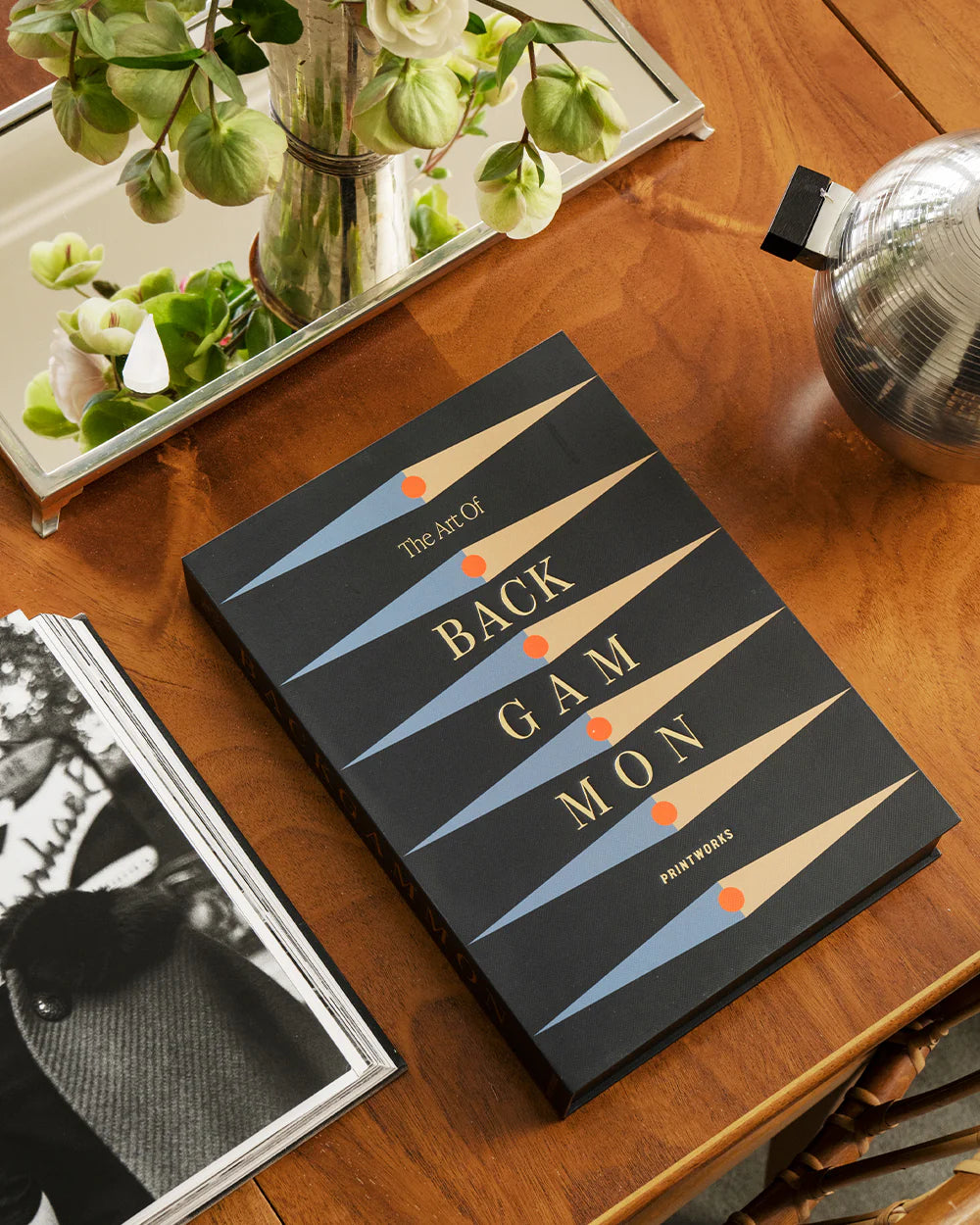 Printworks_art-of-games_backgammon-anthracite_mood_2_jpg.webp