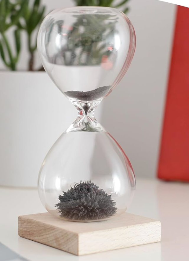 Clessidra Magnetica in Vetro – Design creativo e base in legno | Kikkerland