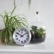 Station Numbers Ø19 cm – Orologio tavolo/parete silenzioso design iconico White | NeXtime