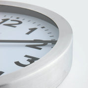 Station Numbers Ø19 cm – Orologio tavolo/parete silenzioso design iconico White | NeXtime