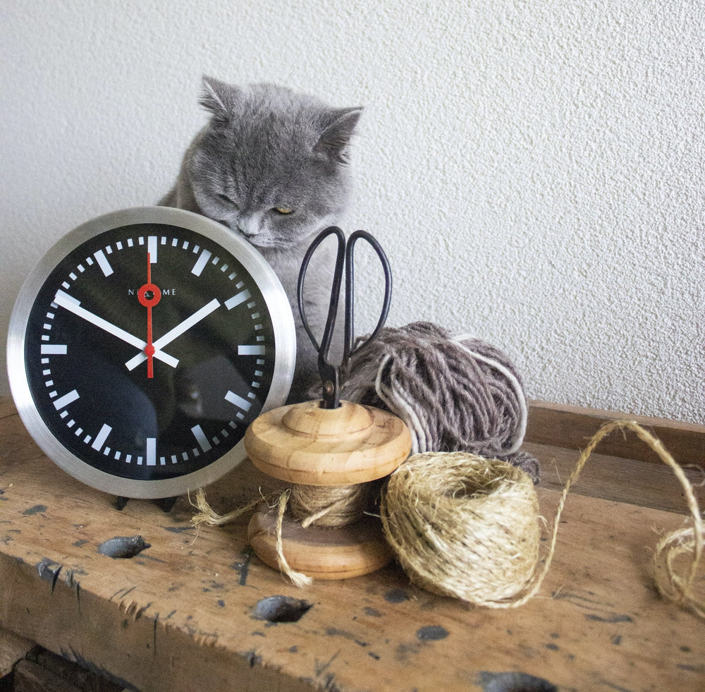 Station Stripe Ø35 cm – Orologio tavolo/parete silenzioso – Design iconico | NeXtime