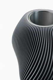 VENUX Grafite S – Vaso portafiori scultoreo | Yliaca