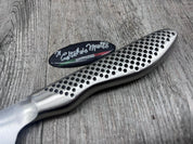Global GS‑82 Sushi/Fish Knife 14,5 cm – Lama flessibile a punta, bilanciamento professionale – Global
