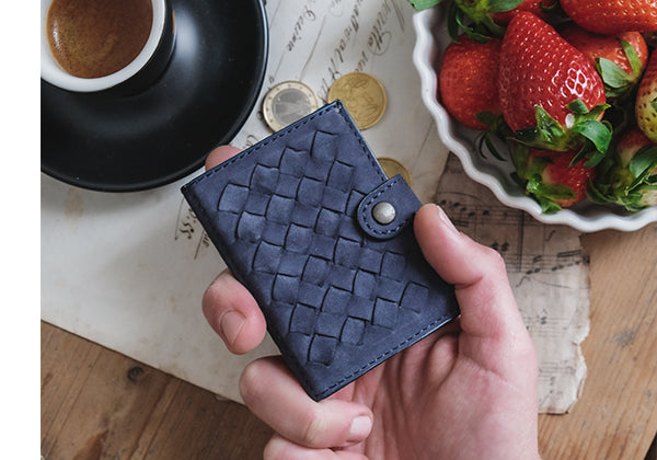 Handwoven Blue iClutch + Coins – Portafoglio compatto & stile | Kjøre Project