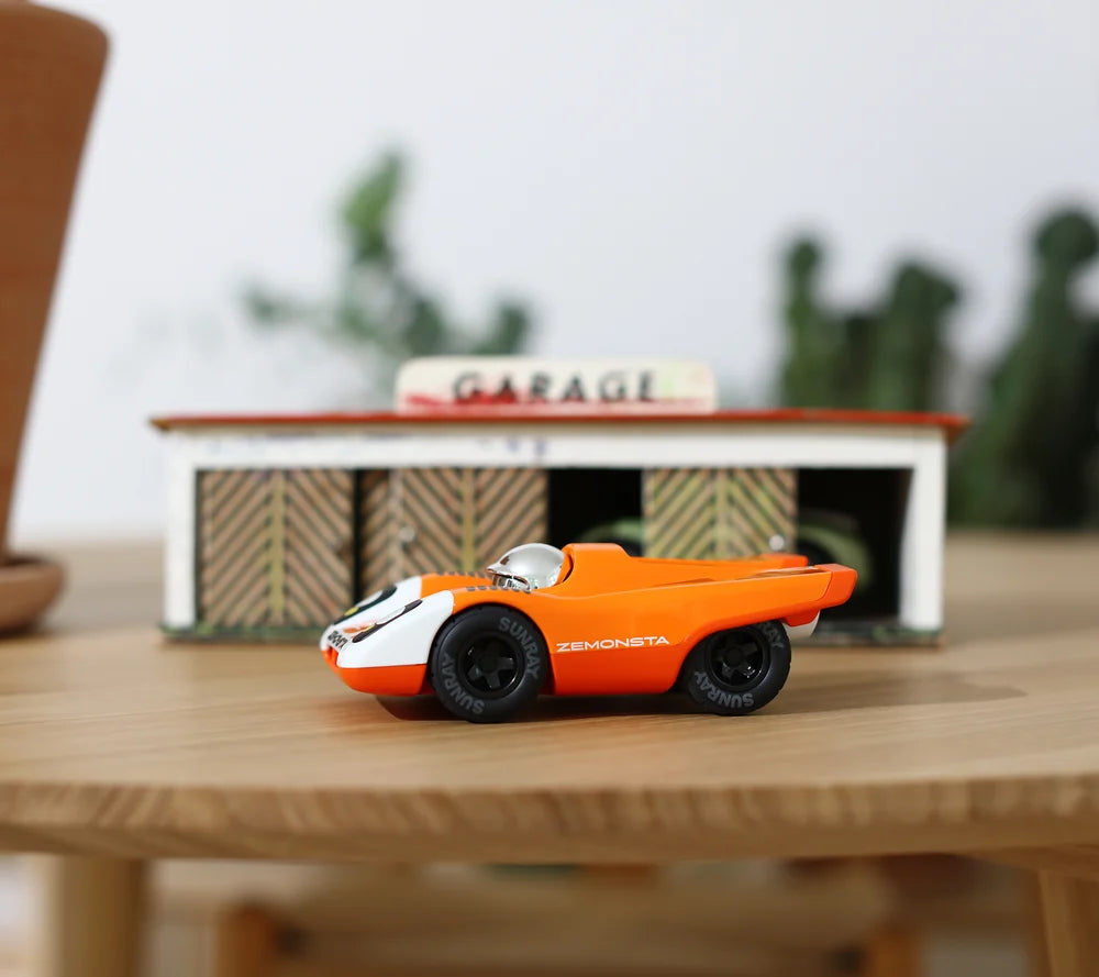 Zemonsta Egon – Auto da corsa giocattolo di design | Playforever
