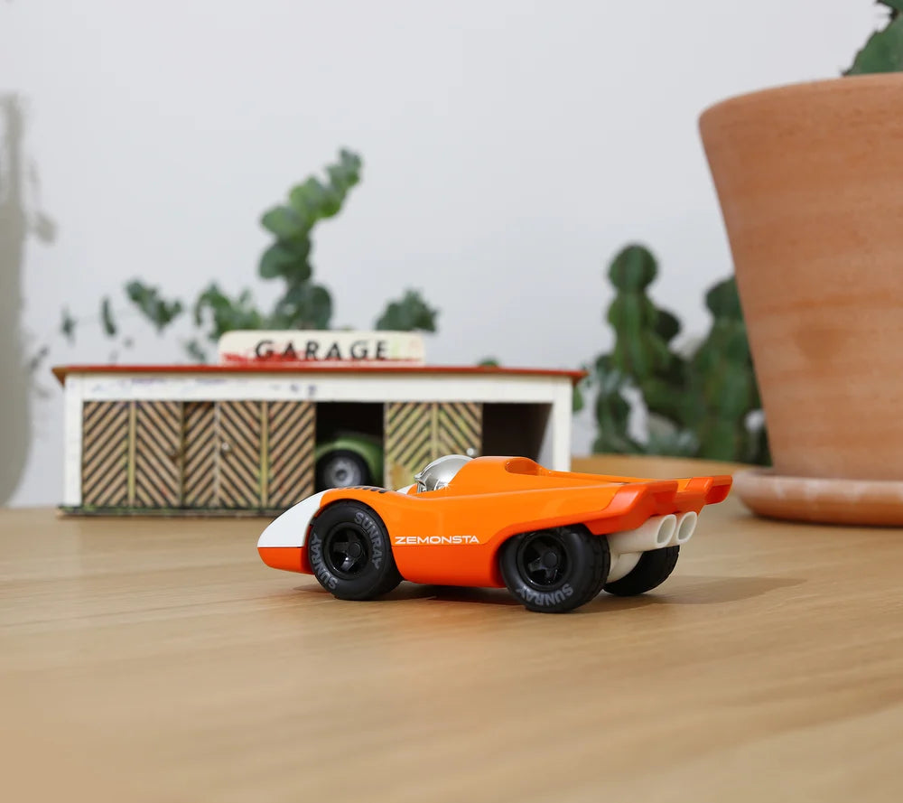 Zemonsta Egon – Auto da corsa giocattolo di design | Playforever