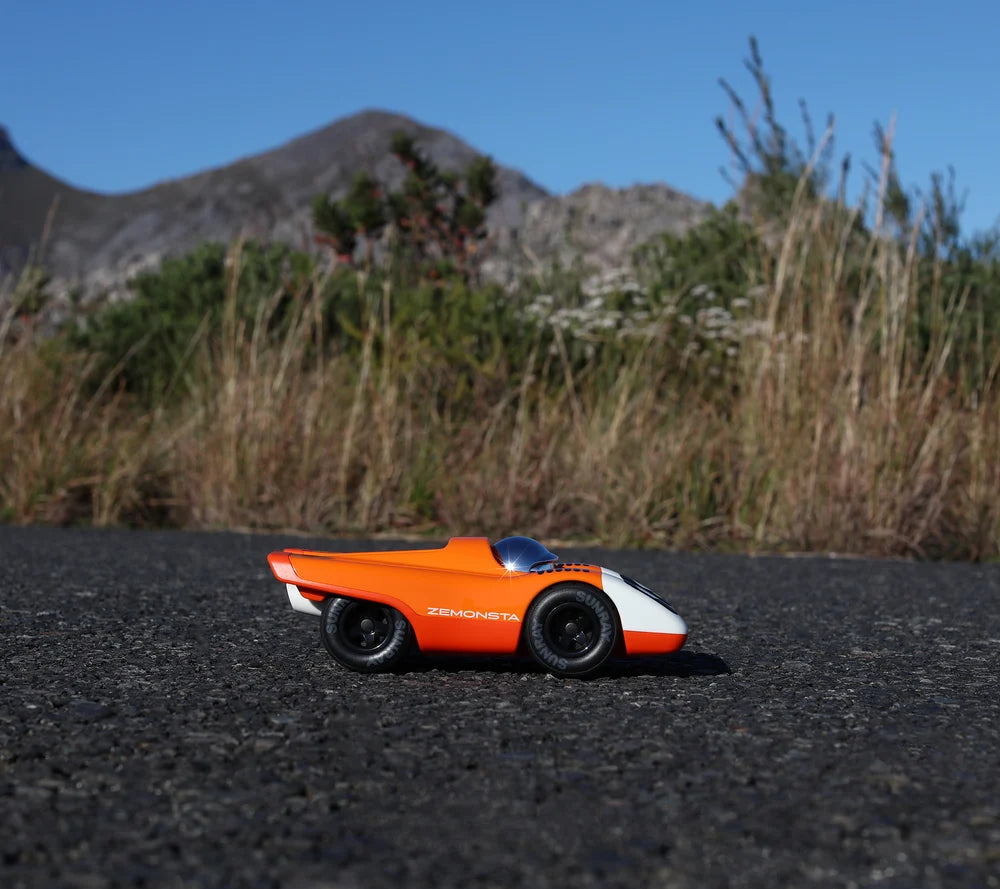 Zemonsta Egon – Auto da corsa giocattolo di design | Playforever