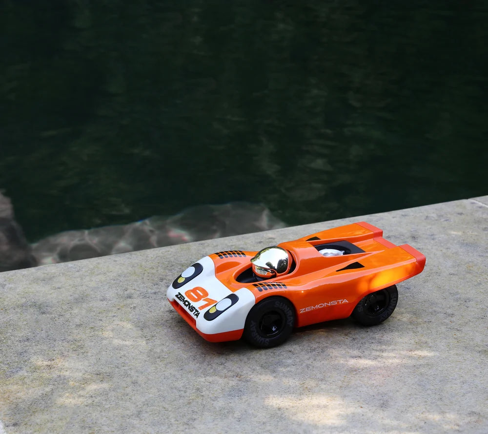 Zemonsta Egon – Auto da corsa giocattolo di design | Playforever