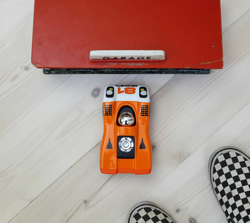 Zemonsta Egon – Auto da corsa giocattolo di design | Playforever