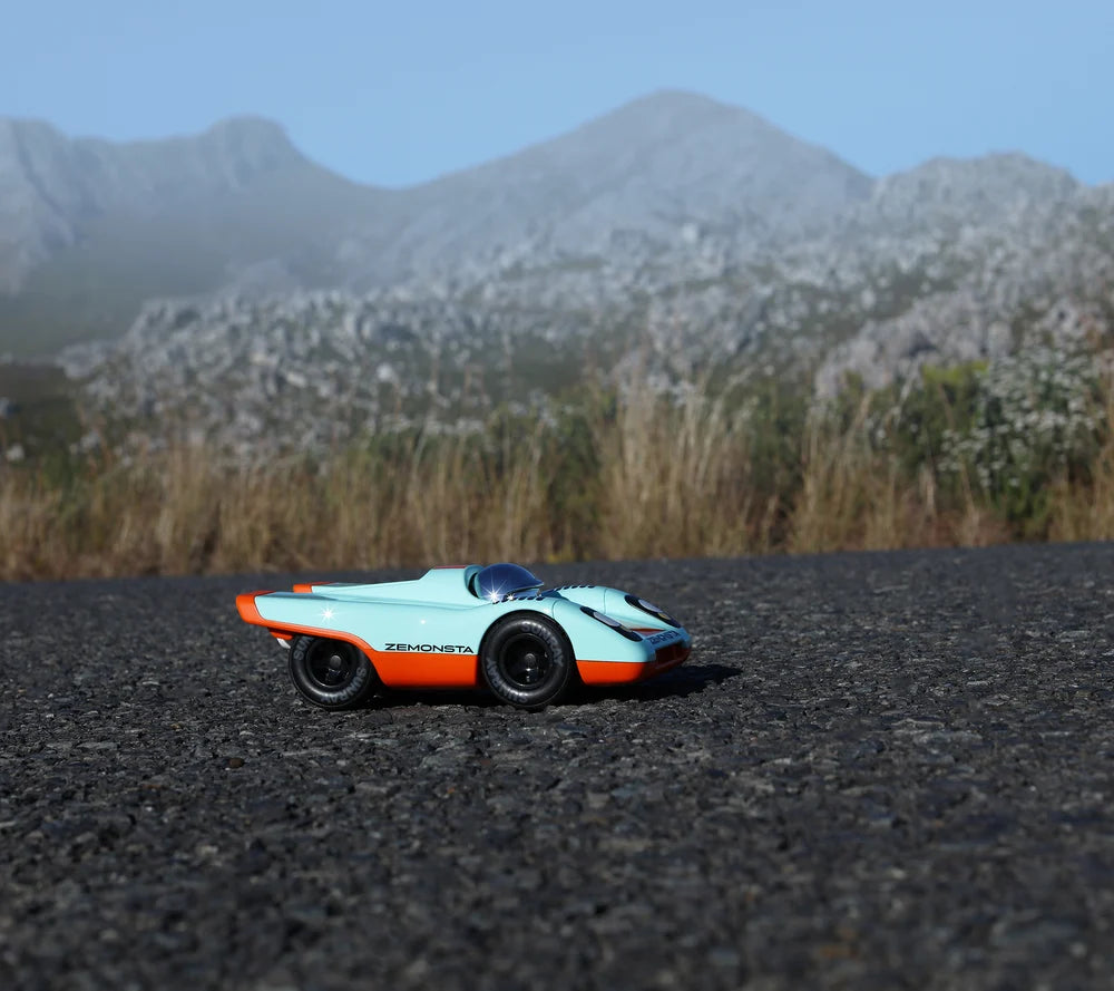 Zemonsta Klaus – Auto da corsa giocattolo di design | Playforever