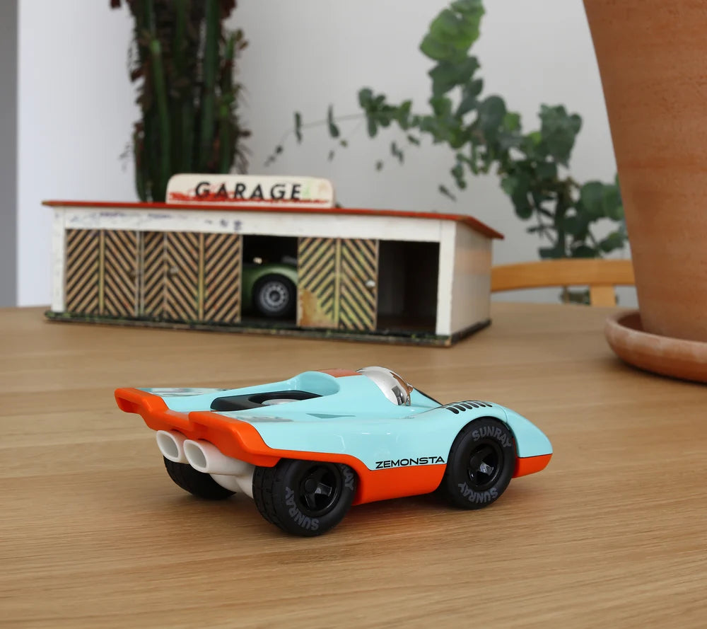 Zemonsta Klaus – Auto da corsa giocattolo di design | Playforever