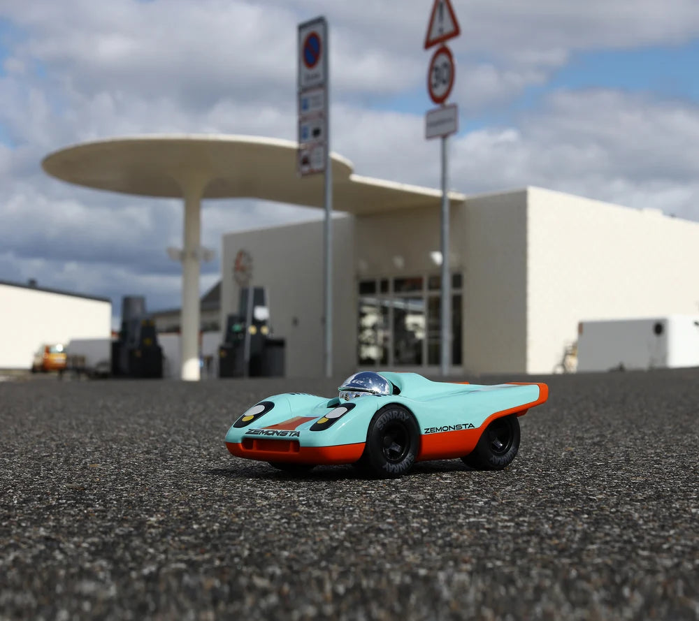 Zemonsta Klaus – Auto da corsa giocattolo di design | Playforever